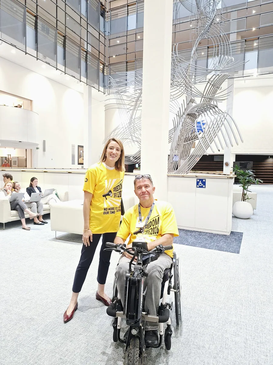 Mirko Tomassoni con Roberta Metsola, Presidente del Parlamento europeo.