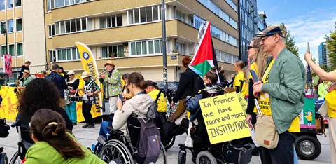 Il corteo riunito nel quartiere delle istituzioni europee.